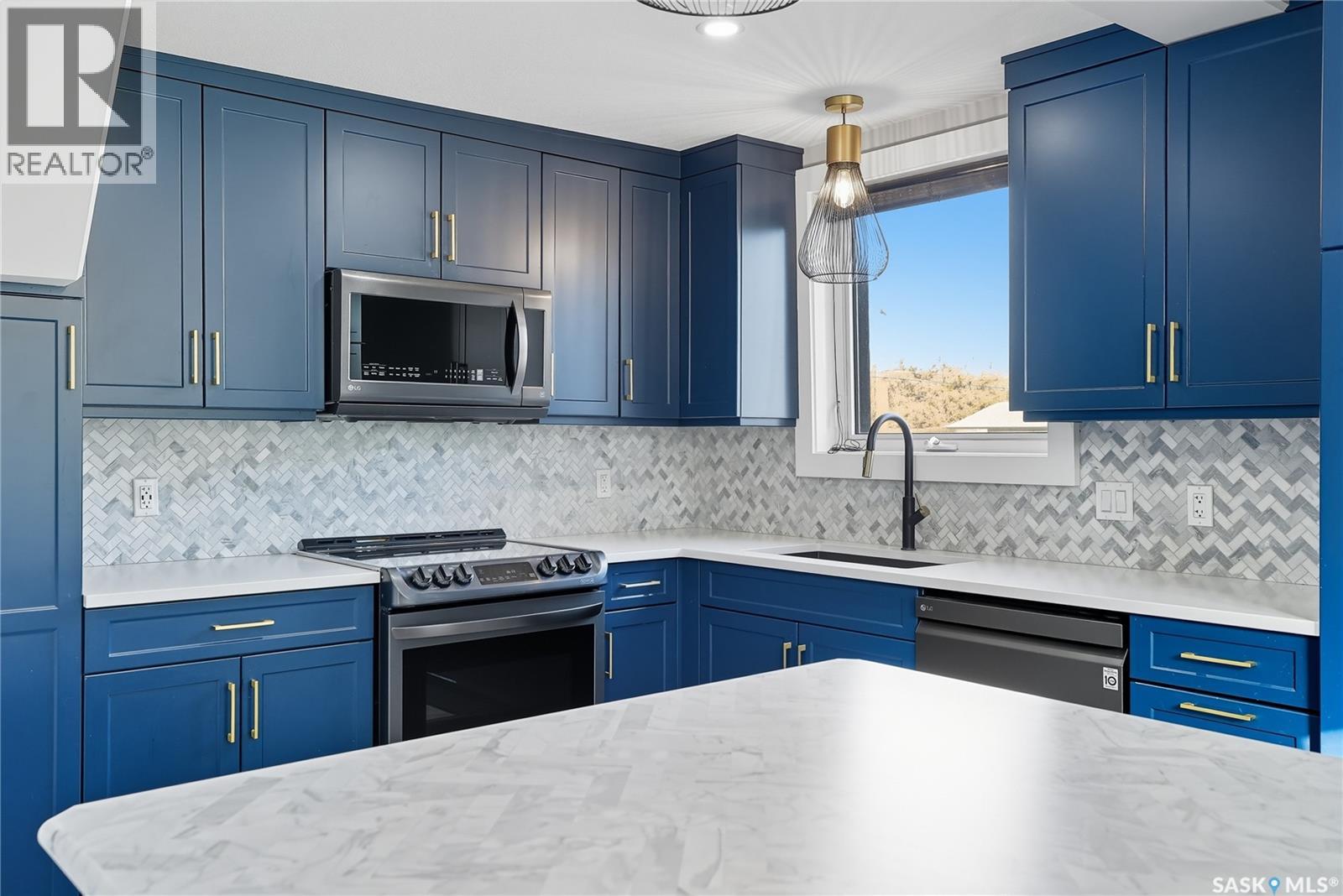 1041 L Avenue N, Saskatoon, Saskatchewan  S7L 2R7 - Photo 3 - SK020837