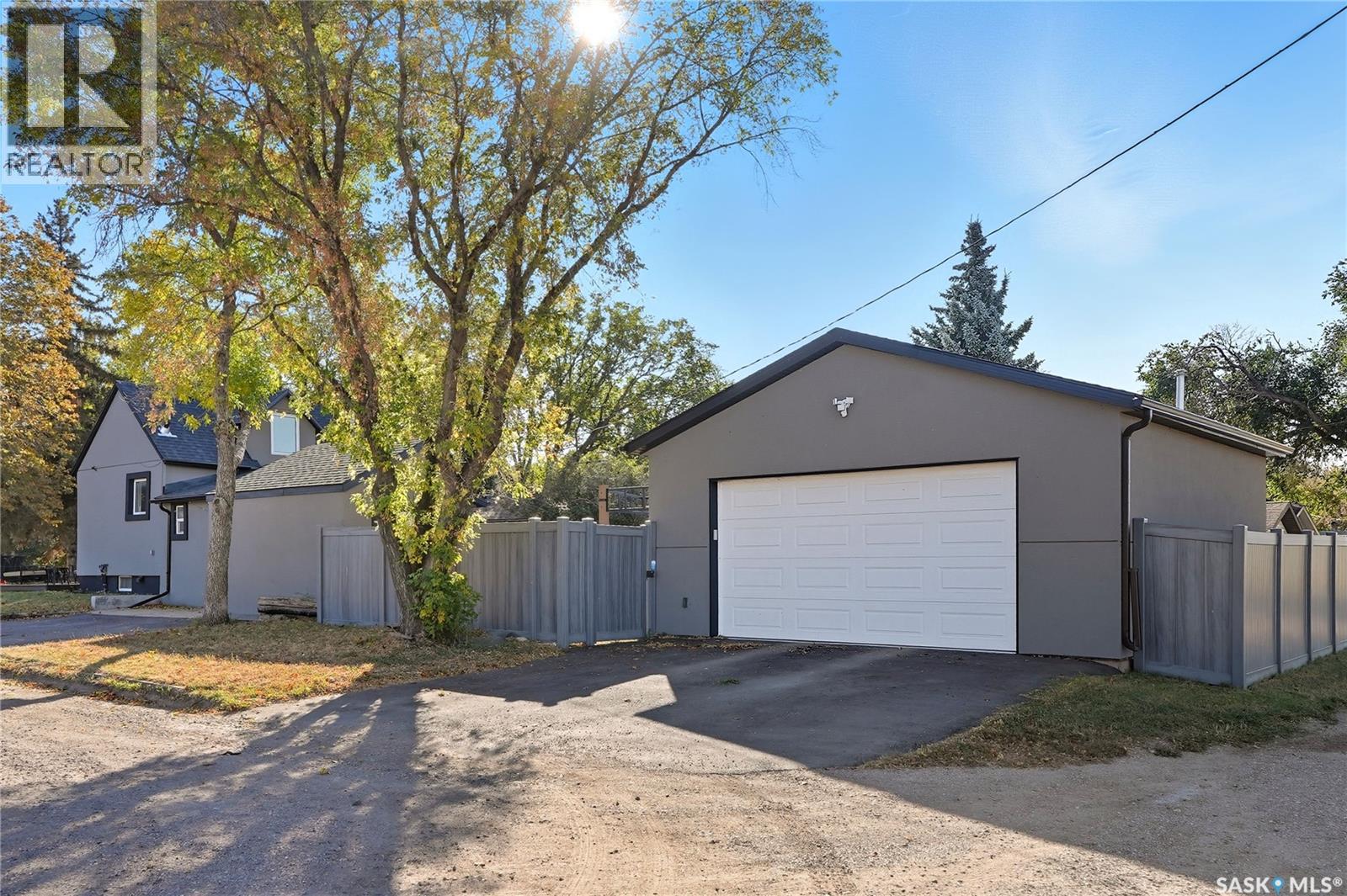 1041 L Avenue N, Saskatoon, Saskatchewan  S7L 2R7 - Photo 38 - SK020837