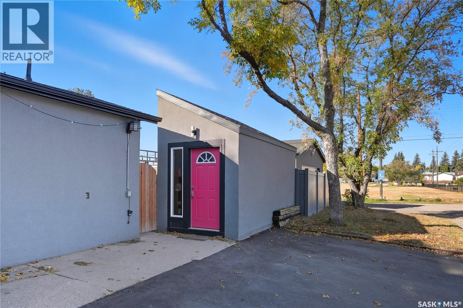 1041 L Avenue N, Saskatoon, Saskatchewan  S7L 2R7 - Photo 41 - SK020837