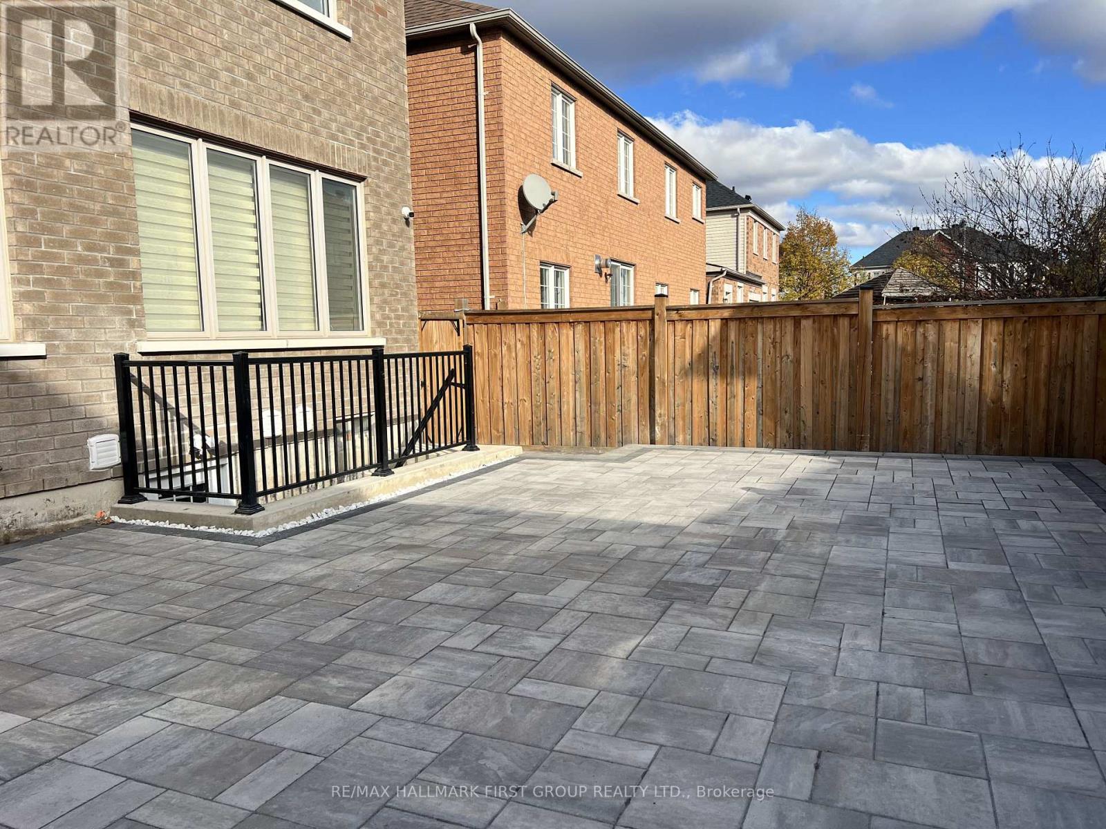 5 Fenn Street, Ajax, Ontario  L1T 4Z1 - Photo 2 - E12547412