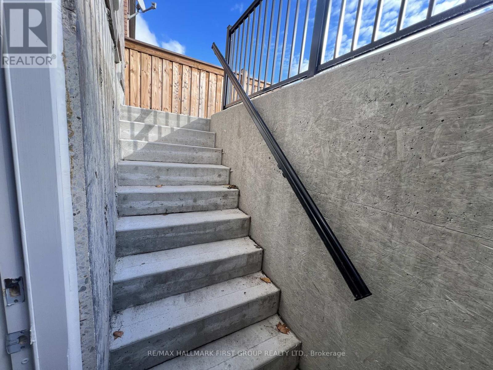 5 Fenn Street, Ajax, Ontario  L1T 4Z1 - Photo 3 - E12547412