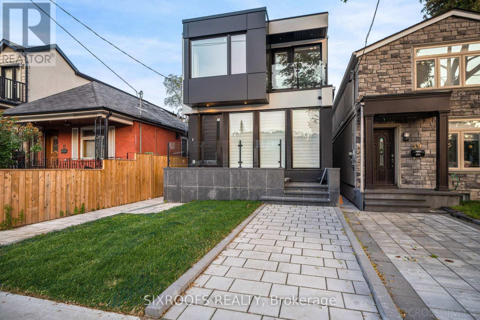 UPPER - 41 DUNKIRK ROAD, Toronto, Ontario