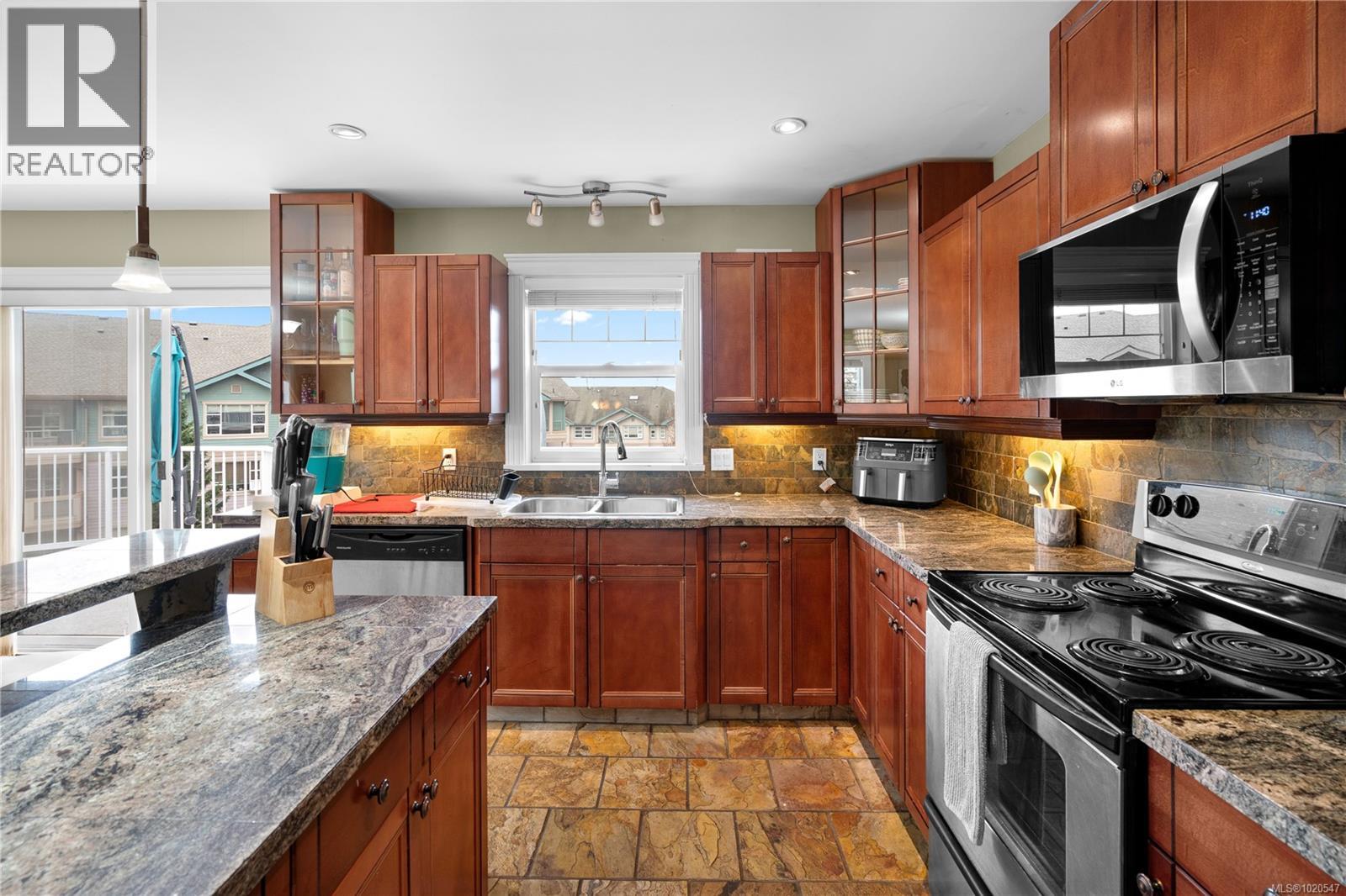 4012 Rainbow St, Saanich, British Columbia  V8X 2A8 - Photo 13 - 1020547