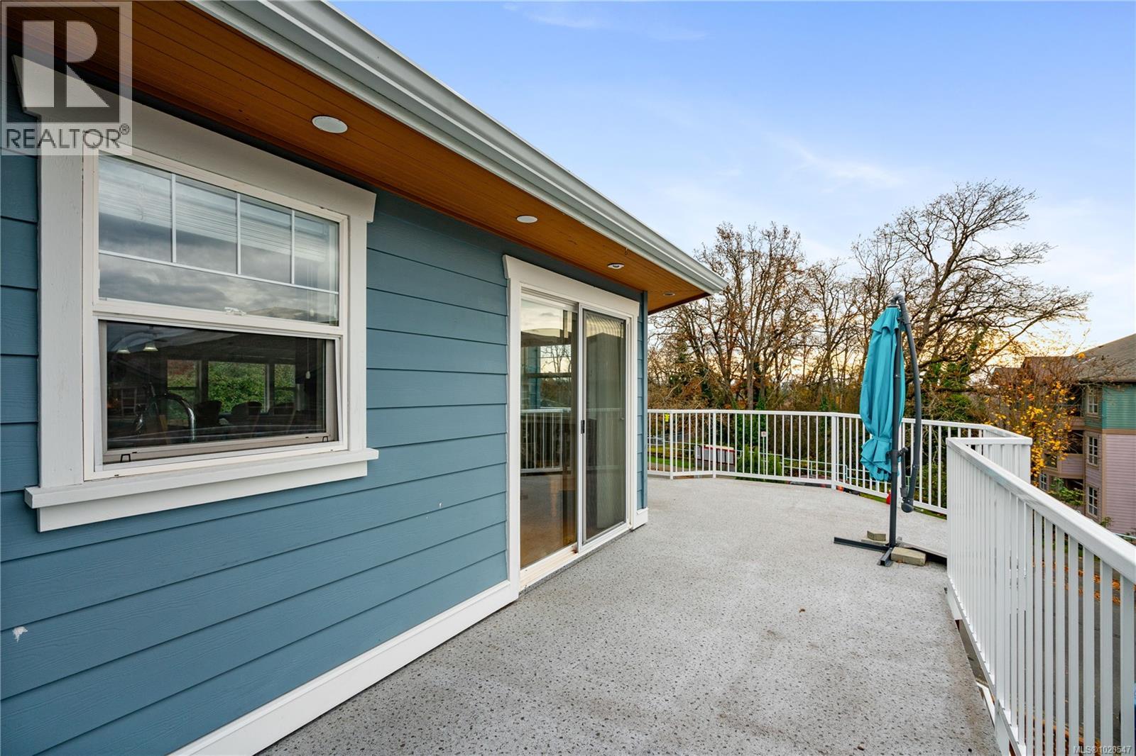 4012 Rainbow St, Saanich, British Columbia  V8X 2A8 - Photo 33 - 1020547