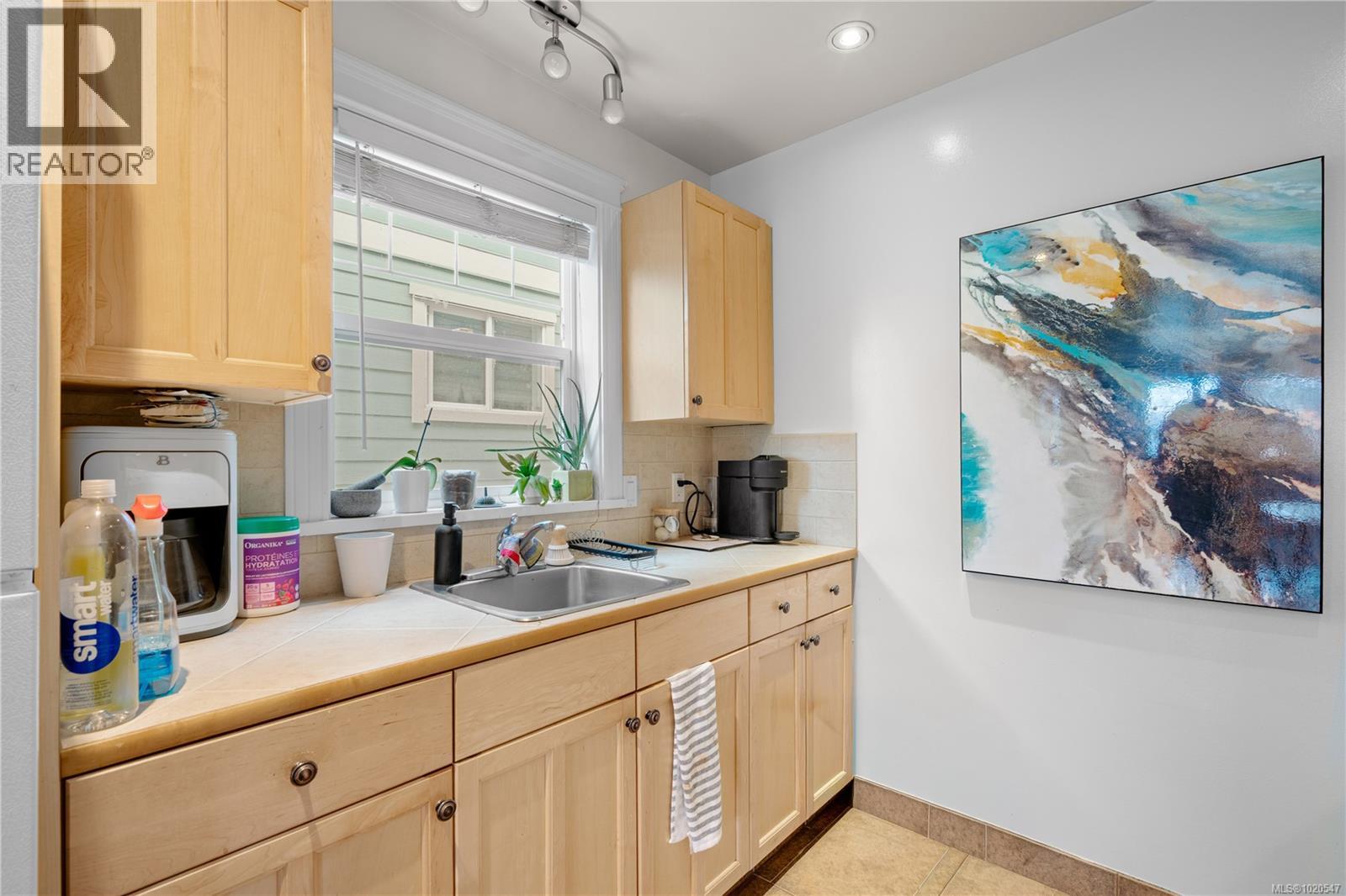 4012 Rainbow St, Saanich, British Columbia  V8X 2A8 - Photo 44 - 1020547