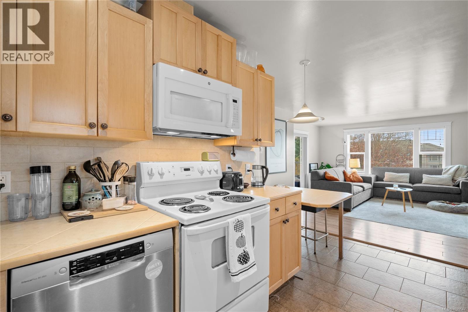 4012 Rainbow St, Saanich, British Columbia  V8X 2A8 - Photo 45 - 1020547