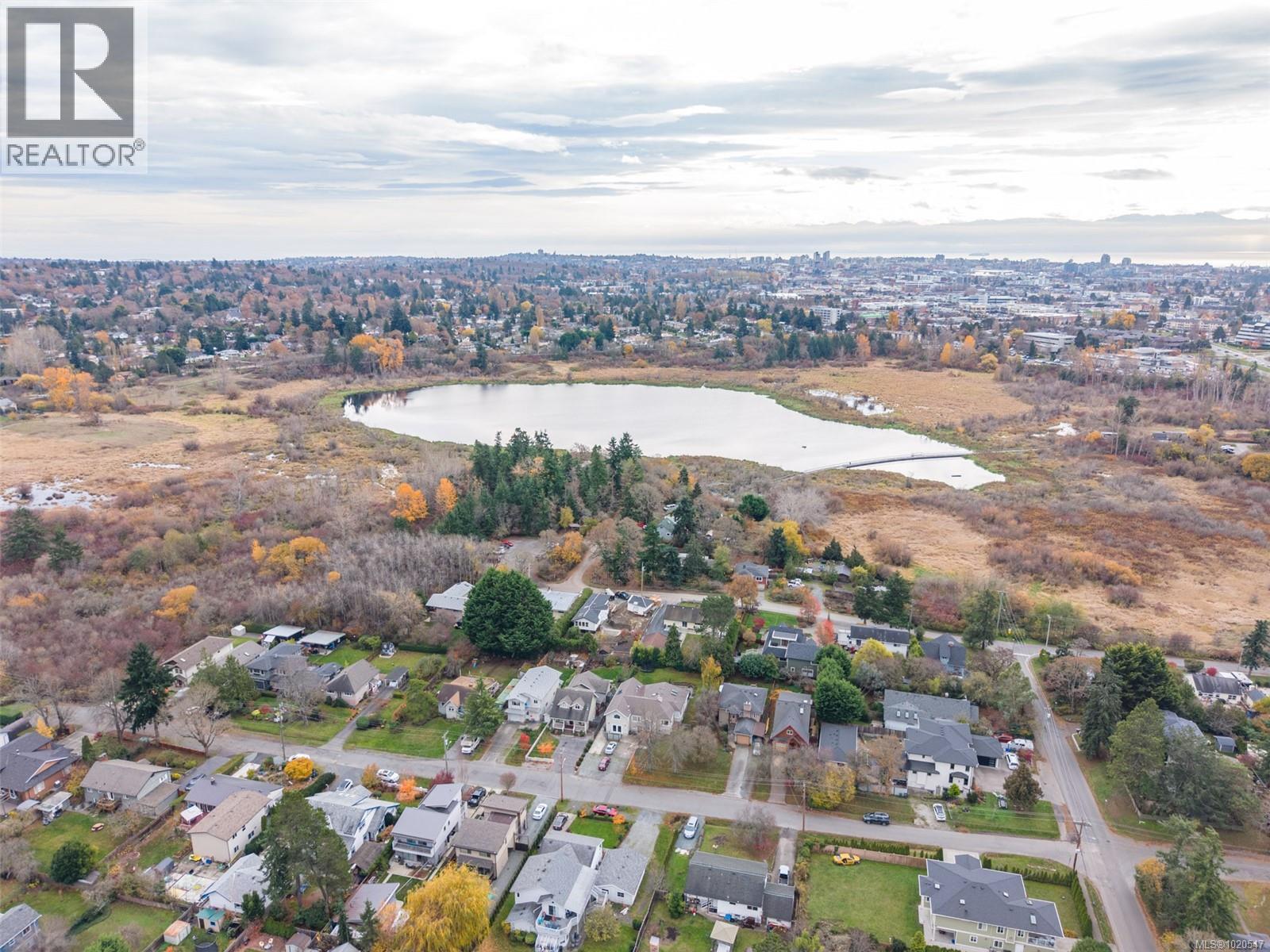 4012 Rainbow St, Saanich, British Columbia  V8X 2A8 - Photo 73 - 1020547