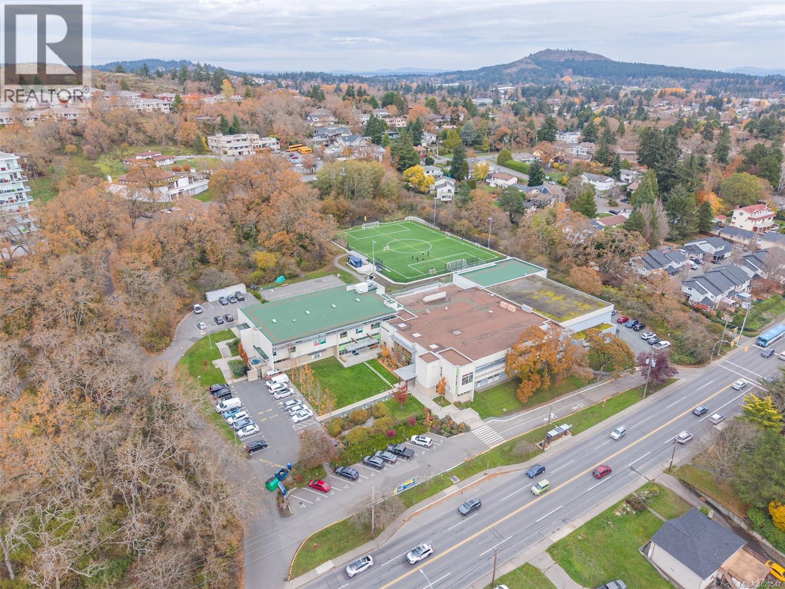 4012 Rainbow St, Saanich, British Columbia  V8X 2A8 - Photo 74 - 1020547