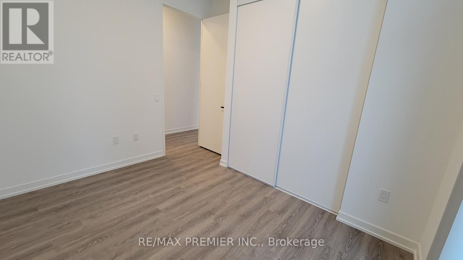 618 - 8 Interchange Way, Vaughan, Ontario  L4K 5Z7 - Photo 10 - N12547400