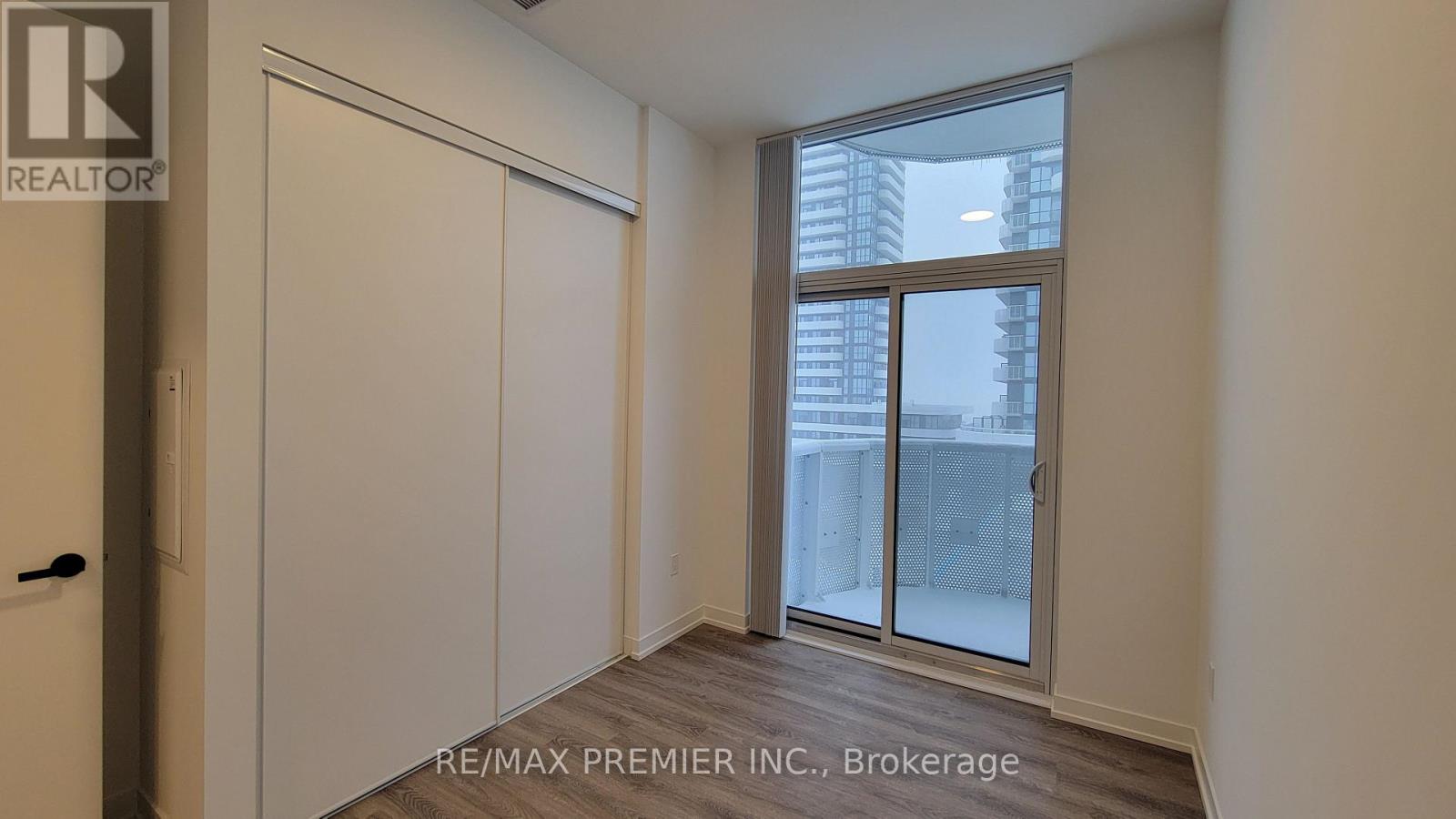 618 - 8 Interchange Way, Vaughan, Ontario  L4K 5Z7 - Photo 11 - N12547400