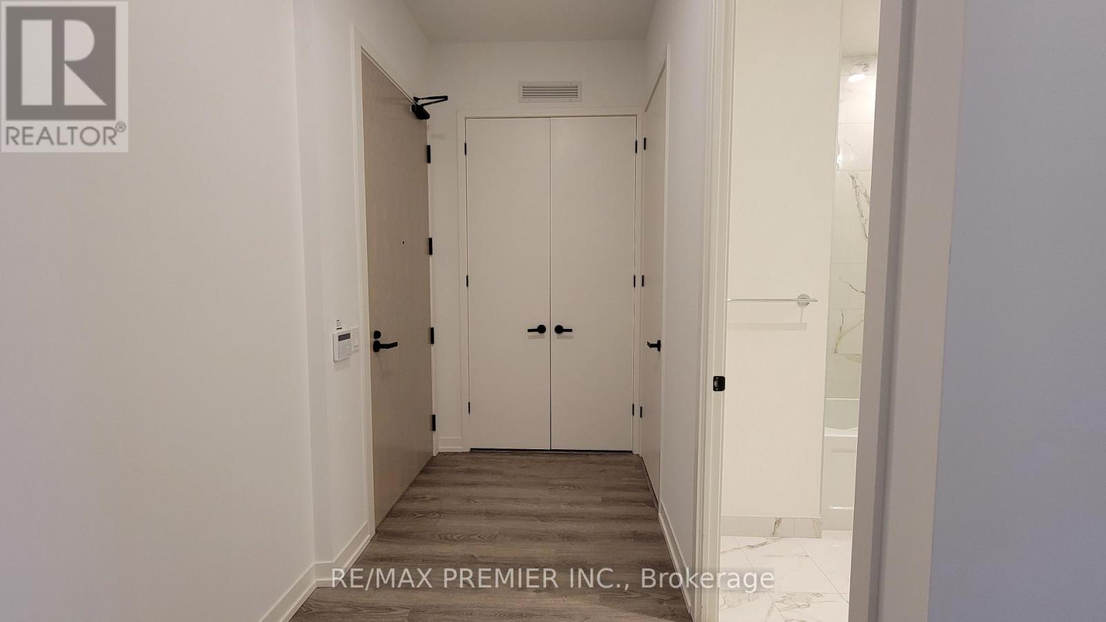 618 - 8 Interchange Way, Vaughan, Ontario  L4K 5Z7 - Photo 16 - N12547400