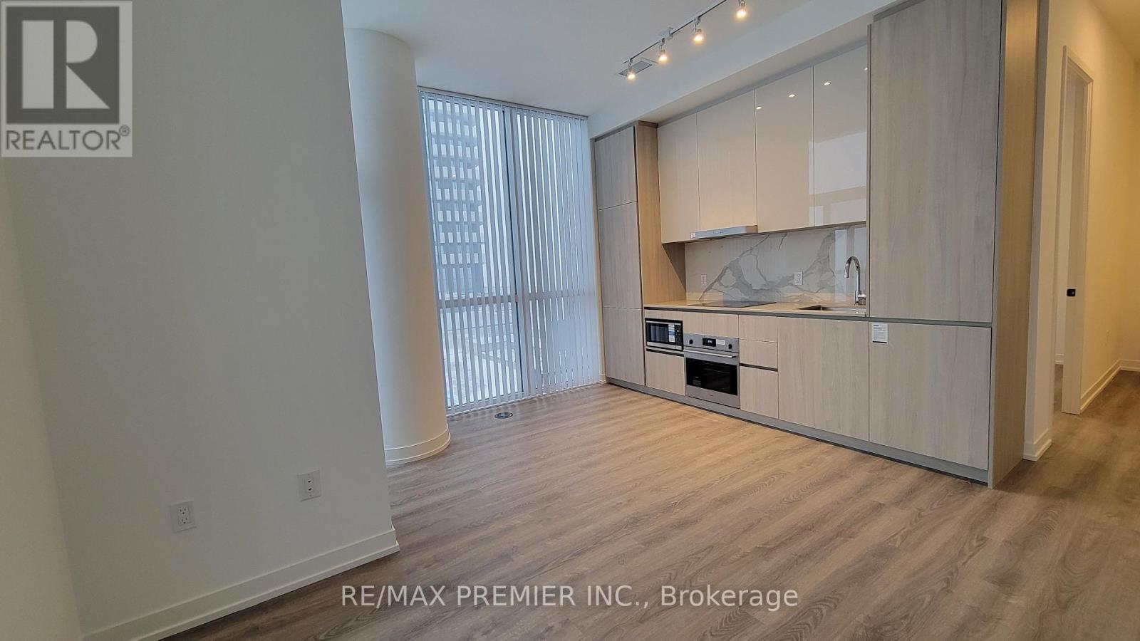 618 - 8 Interchange Way, Vaughan, Ontario  L4K 5Z7 - Photo 4 - N12547400