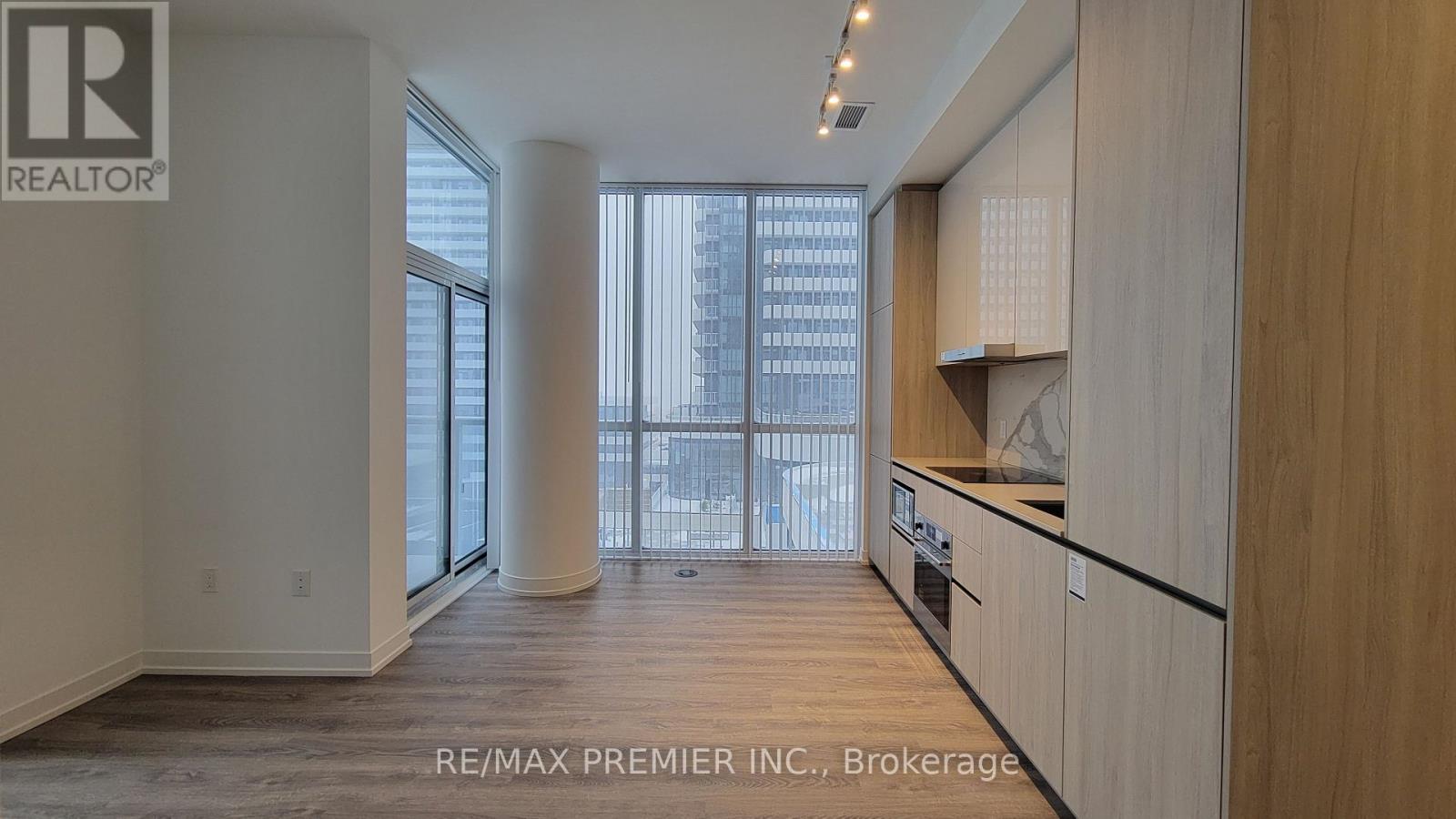 618 - 8 Interchange Way, Vaughan, Ontario  L4K 5Z7 - Photo 5 - N12547400