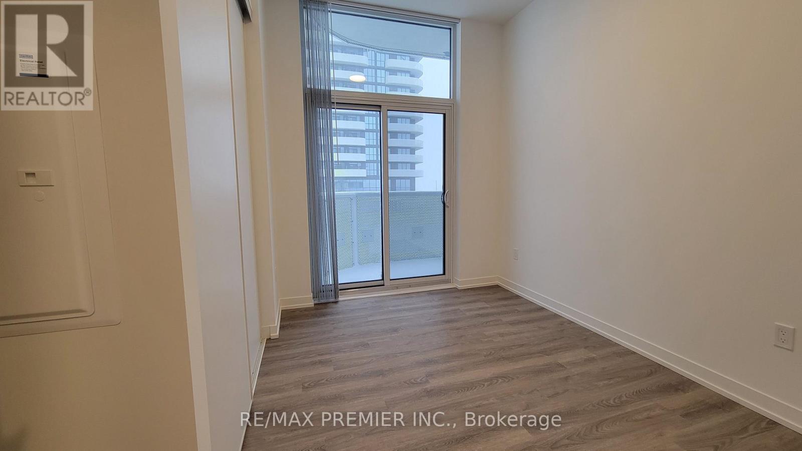 618 - 8 Interchange Way, Vaughan, Ontario  L4K 5Z7 - Photo 9 - N12547400