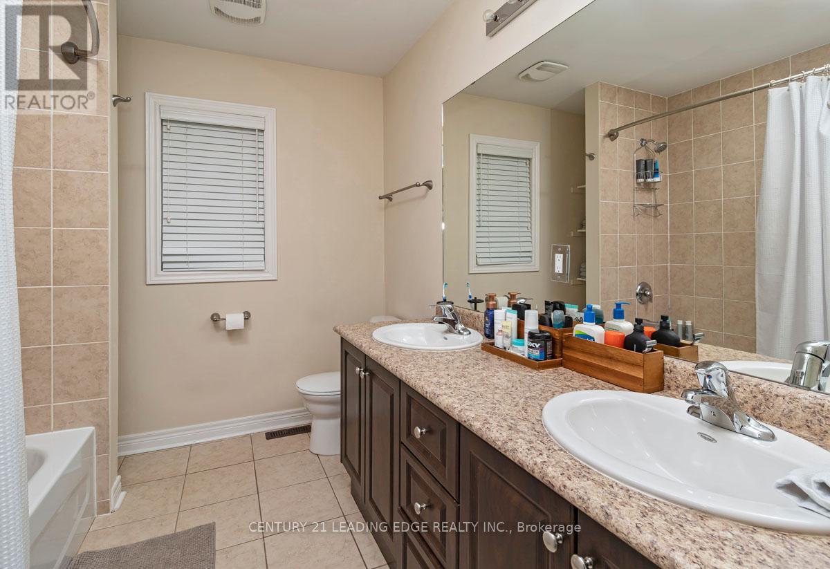 450 Worthington Avenue, Richmond Hill, Ontario  L4E 0E5 - Photo 25 - N12547452