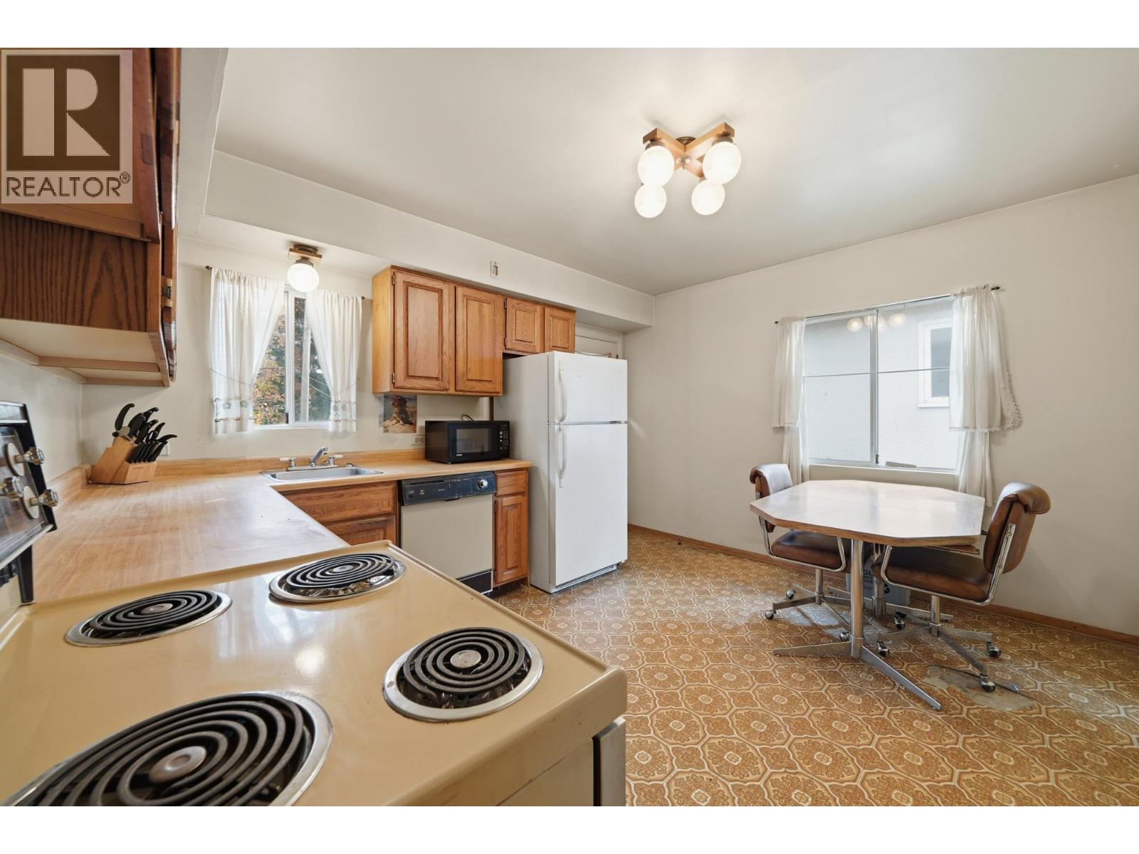 5878 Argyle Street, Vancouver, British Columbia  V5P 3J7 - Photo 3 - R3067628