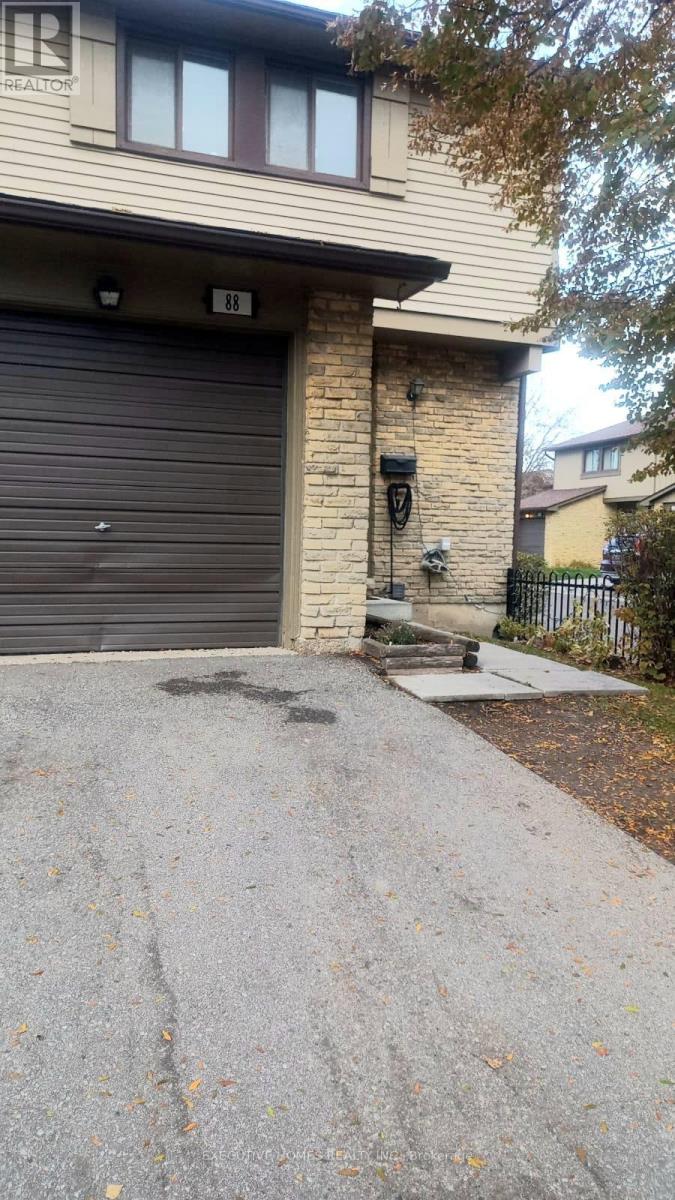 88 - 105 Hansen Road, Brampton, Ontario  L6V 3C9 - Photo 2 - W12539276