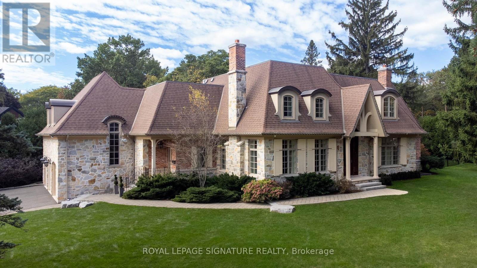 1161 Tecumseh Park Drive, Mississauga, Ontario  L5H 2W3 - Photo 2 - W12547398