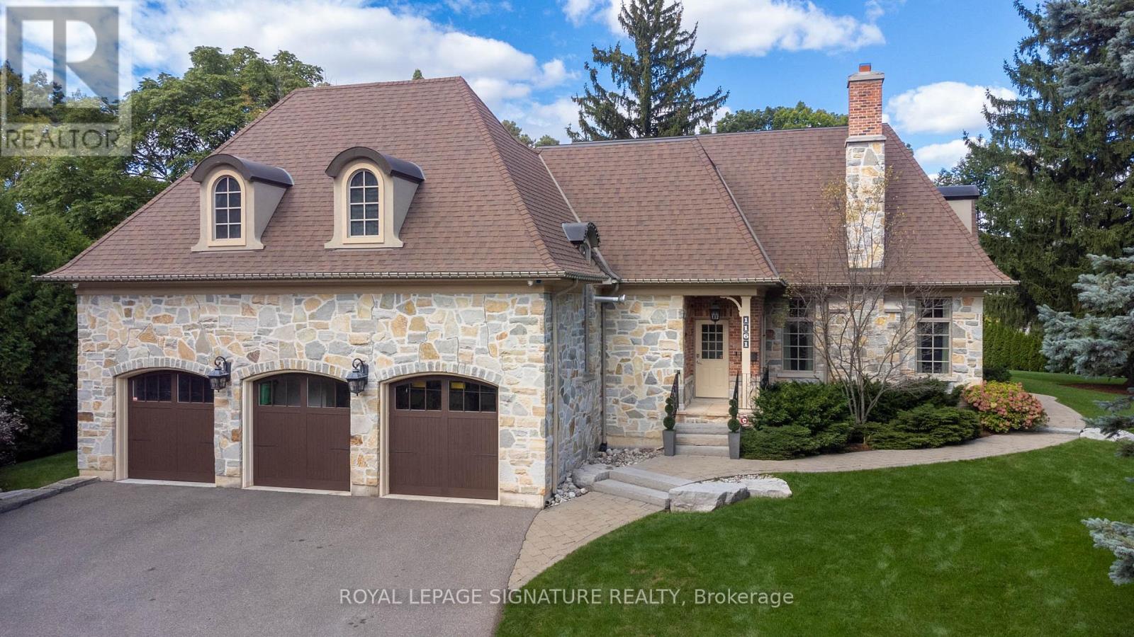 1161 Tecumseh Park Drive, Mississauga, Ontario  L5H 2W3 - Photo 3 - W12547398