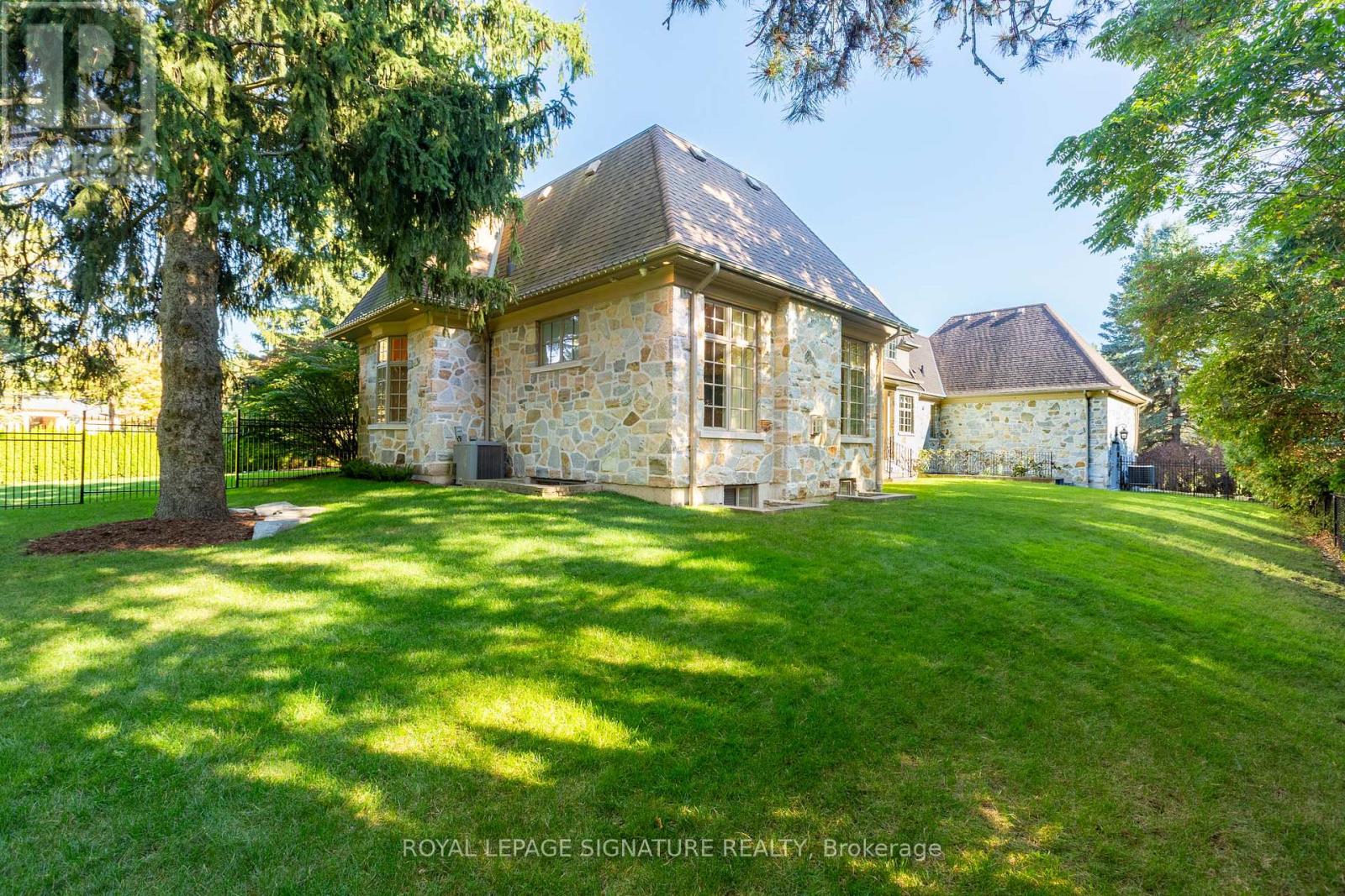 1161 Tecumseh Park Drive, Mississauga, Ontario  L5H 2W3 - Photo 43 - W12547398