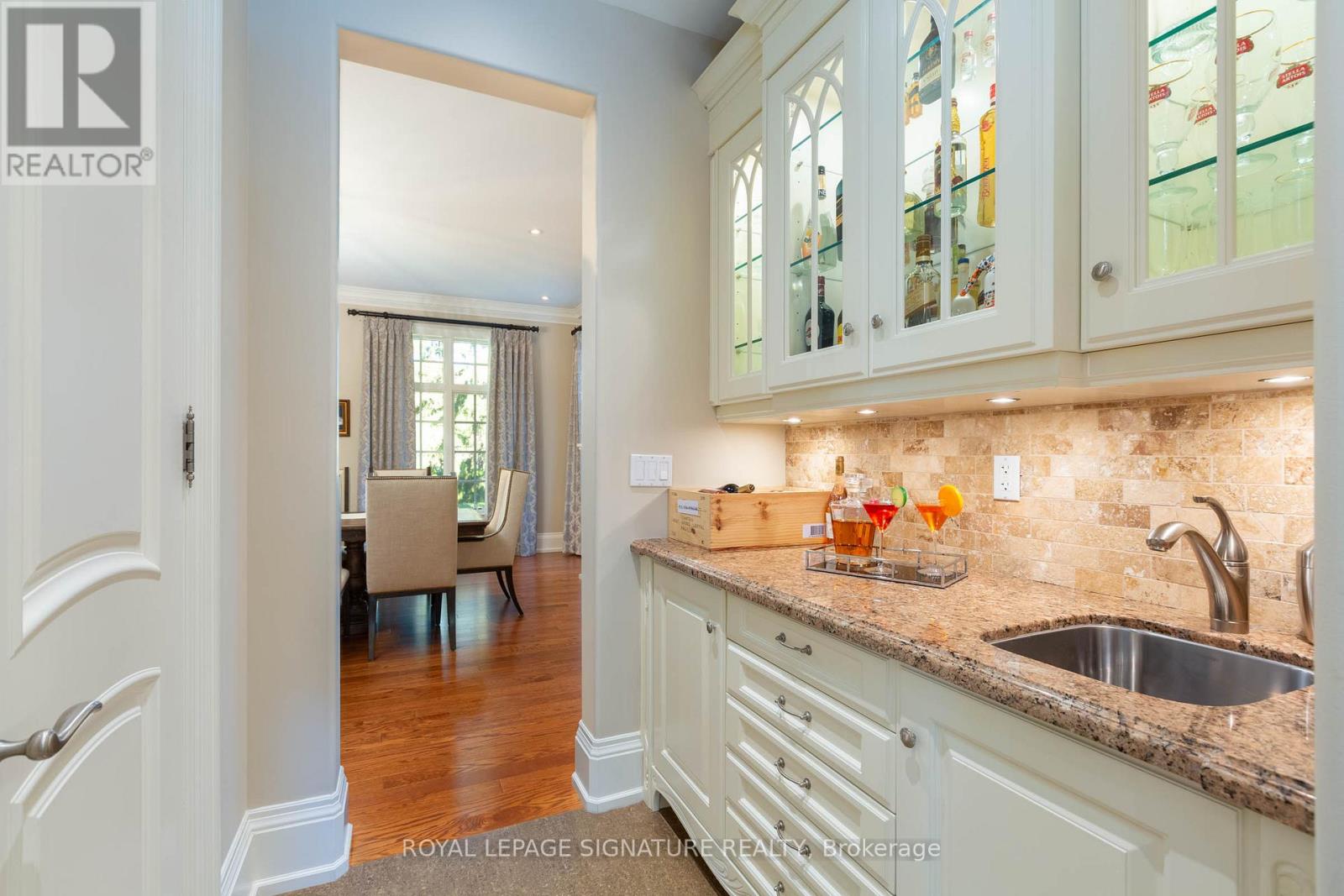 1161 Tecumseh Park Drive, Mississauga, Ontario  L5H 2W3 - Photo 7 - W12547398