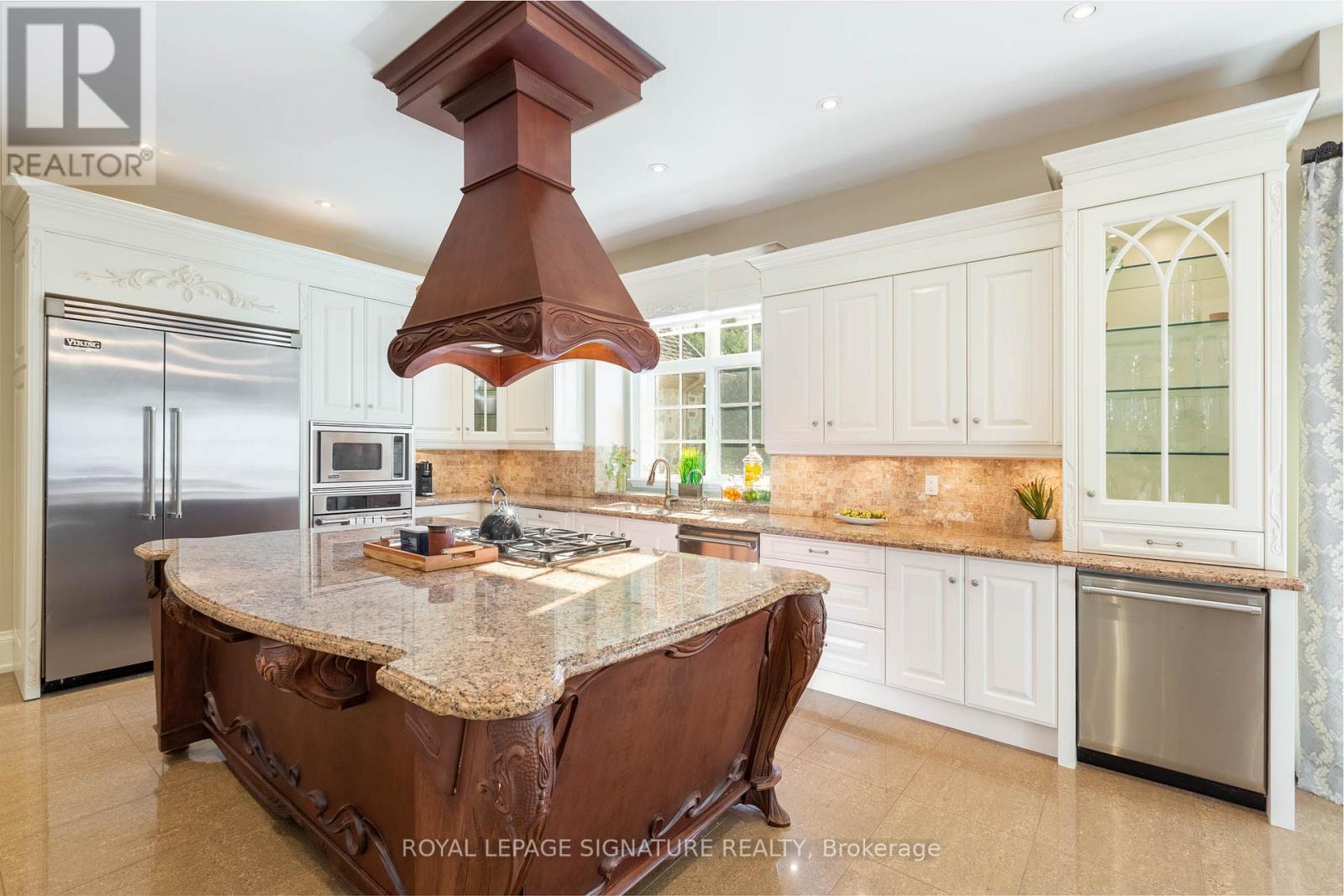 1161 Tecumseh Park Drive, Mississauga, Ontario  L5H 2W3 - Photo 8 - W12547398