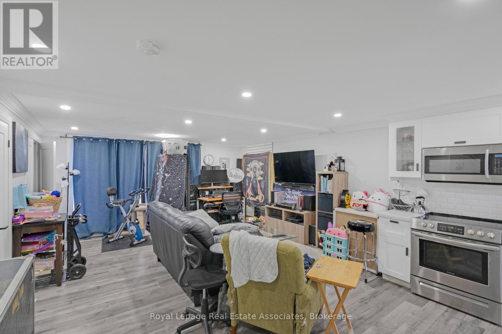 Upper - 66 Broadway Avenue, Orangeville, Ontario  L9W 1J9 - Photo 9 - W12547410