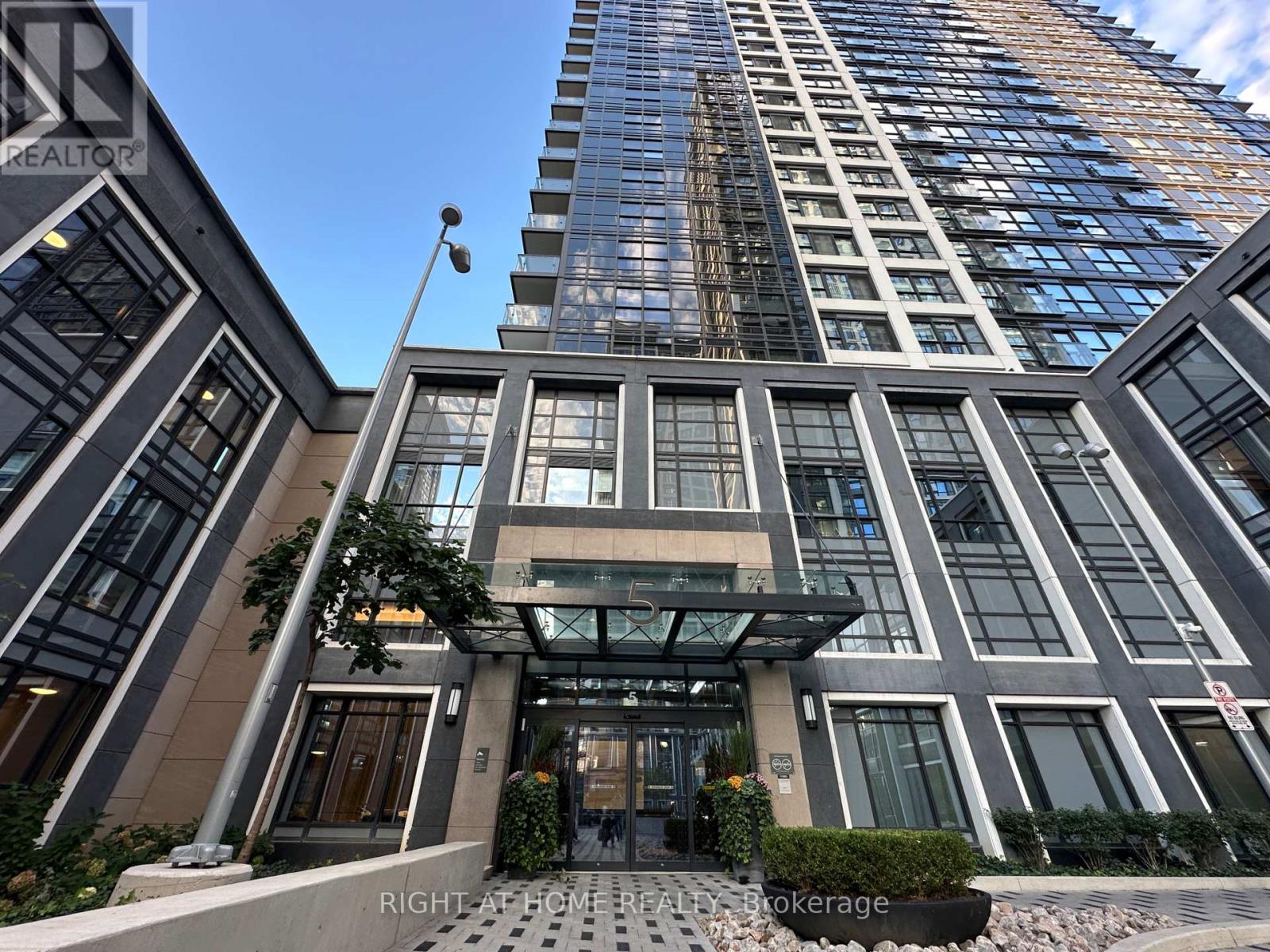 1735 - 5 Mabelle Avenue, Toronto, Ontario  M9A 0C8 - Photo 2 - W12547440