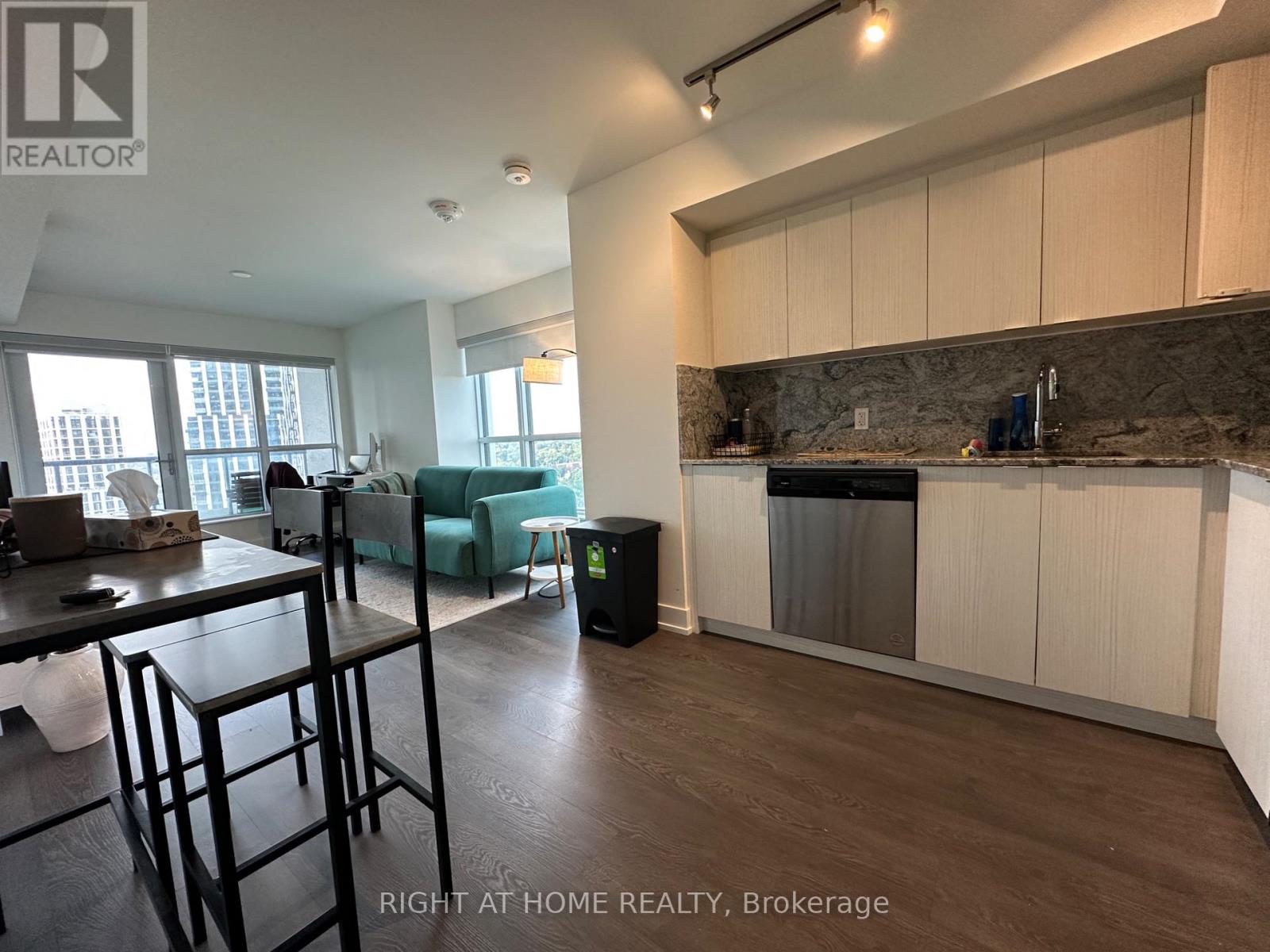 1735 - 5 Mabelle Avenue, Toronto, Ontario  M9A 0C8 - Photo 5 - W12547440