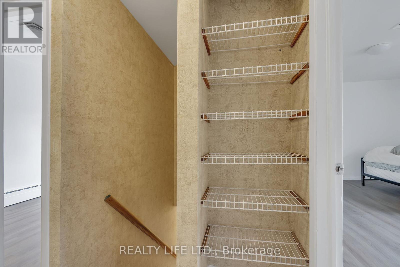 48 Bonnyview Drive, Toronto, Ontario  M8Y 3G6 - Photo 17 - W12547446