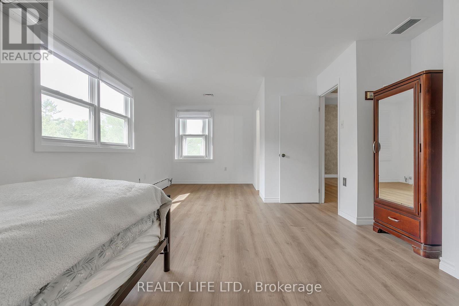 48 Bonnyview Drive, Toronto, Ontario  M8Y 3G6 - Photo 19 - W12547446