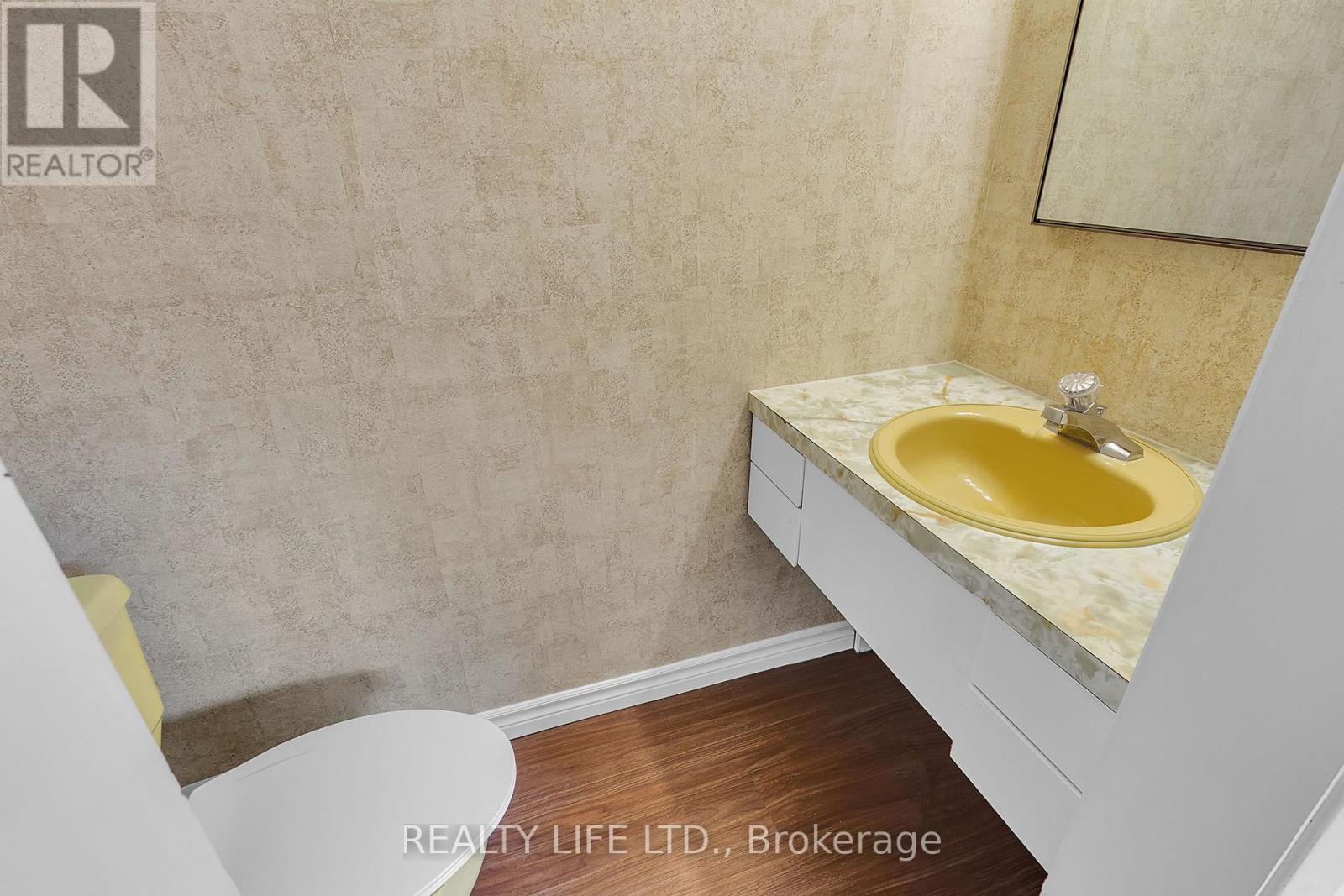 48 Bonnyview Drive, Toronto, Ontario  M8Y 3G6 - Photo 21 - W12547446