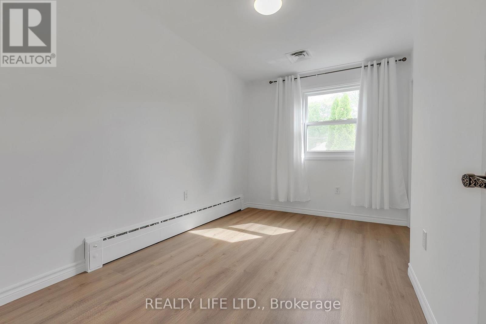 48 Bonnyview Drive, Toronto, Ontario  M8Y 3G6 - Photo 24 - W12547446