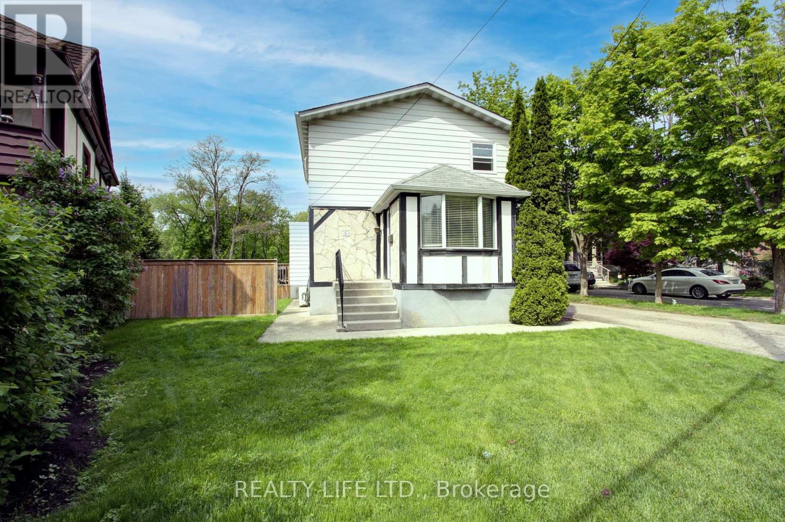 48 Bonnyview Drive, Toronto, Ontario  M8Y 3G6 - Photo 3 - W12547446