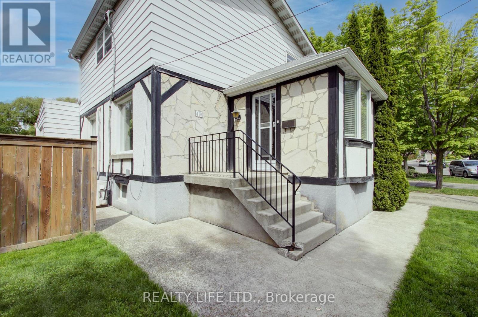 48 Bonnyview Drive, Toronto, Ontario  M8Y 3G6 - Photo 4 - W12547446