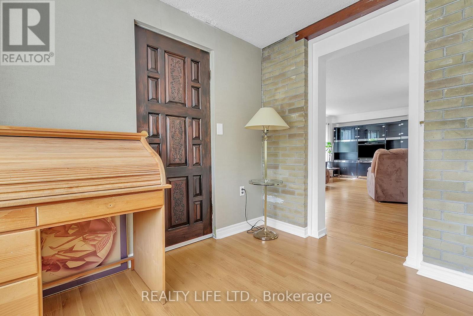 48 Bonnyview Drive, Toronto, Ontario  M8Y 3G6 - Photo 6 - W12547446