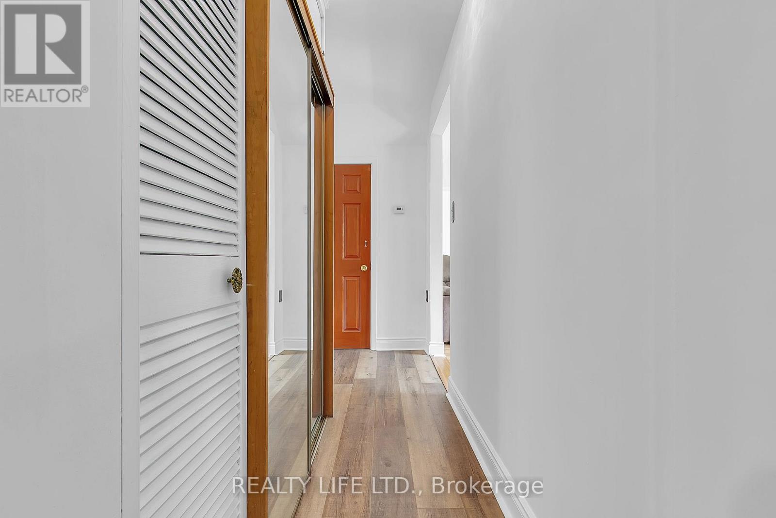 48 Bonnyview Drive, Toronto, Ontario  M8Y 3G6 - Photo 9 - W12547446