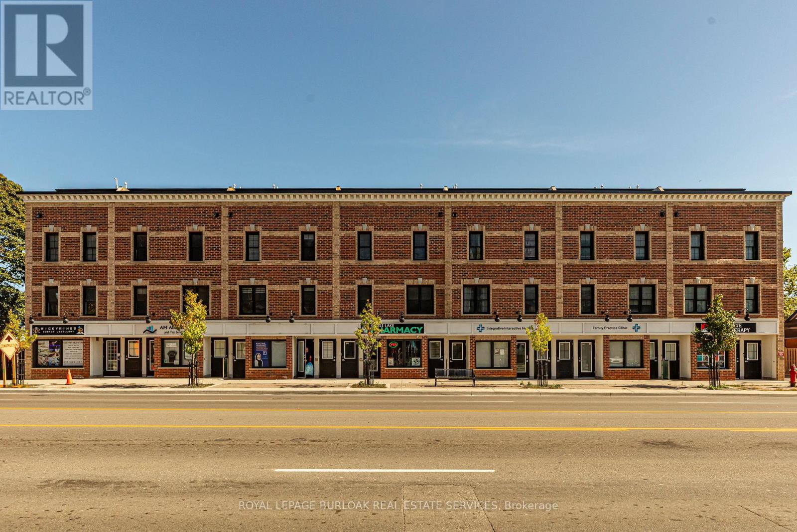 201 - 760 Lakeshore Road E, Mississauga, Ontario  L5E 1C7 - Photo 2 - W12547464