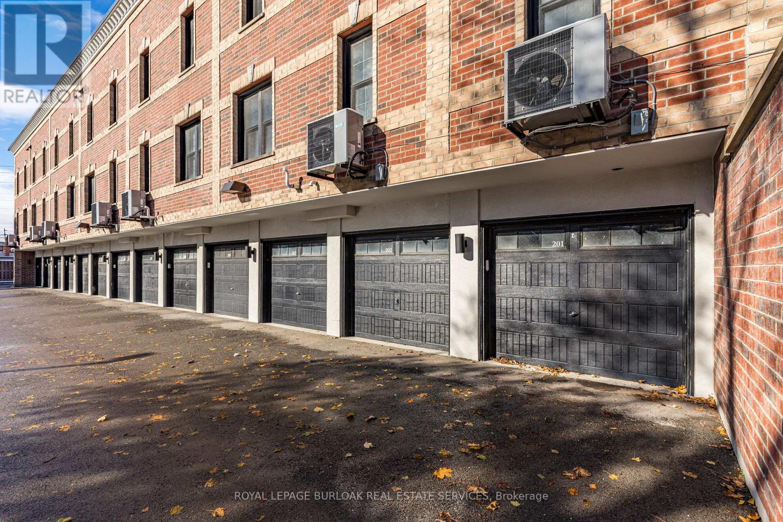 201 - 760 Lakeshore Road E, Mississauga, Ontario  L5E 1C7 - Photo 7 - W12547464