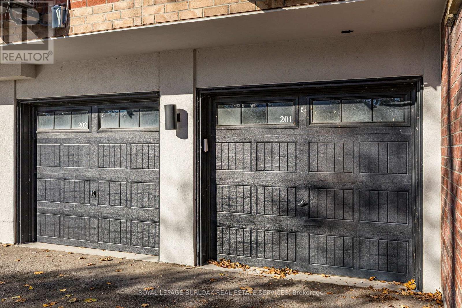 201 - 760 Lakeshore Road E, Mississauga, Ontario  L5E 1C7 - Photo 8 - W12547464