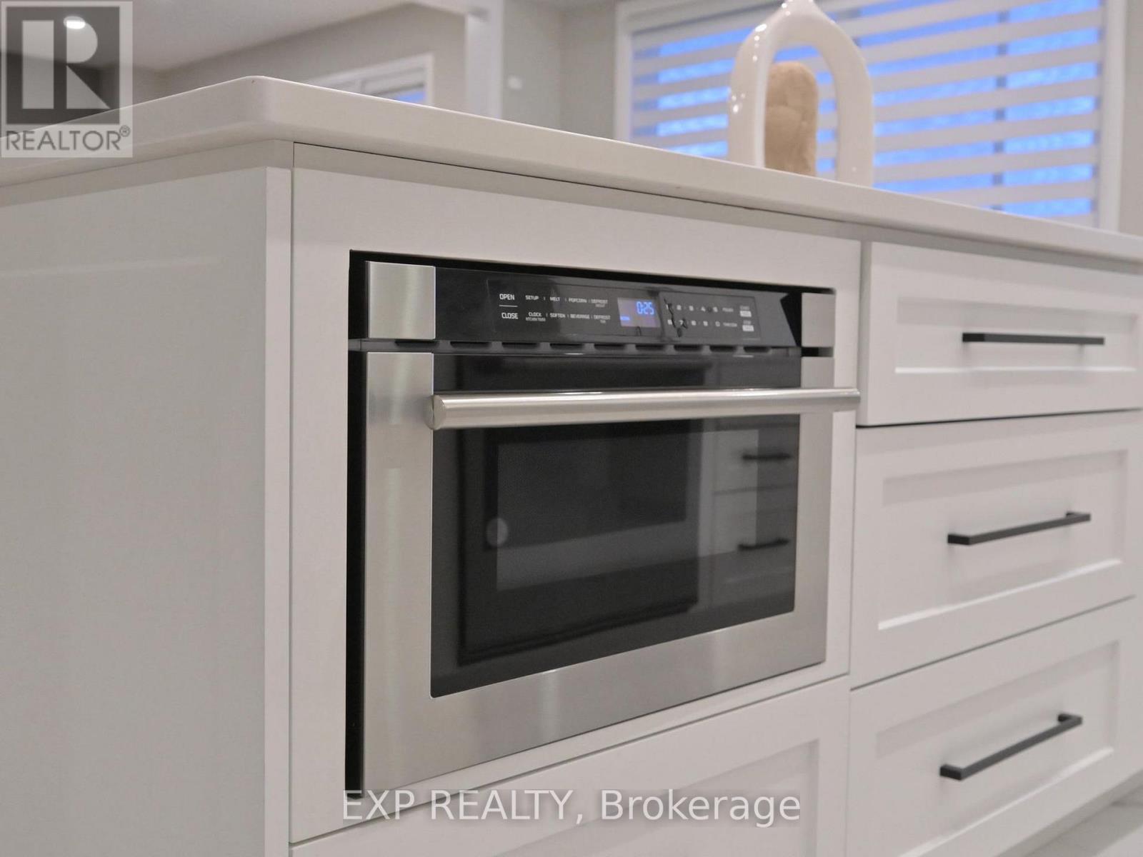 59 Lipscott Drive, Caledon, Ontario  L7C 4K1 - Photo 10 - W12547496