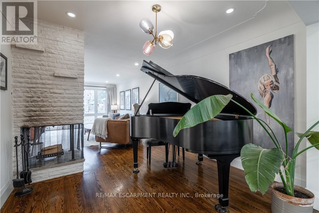 7 Glenmorris Drive, Hamilton, Ontario  L9H 1S5 - Photo 10 - X12547426