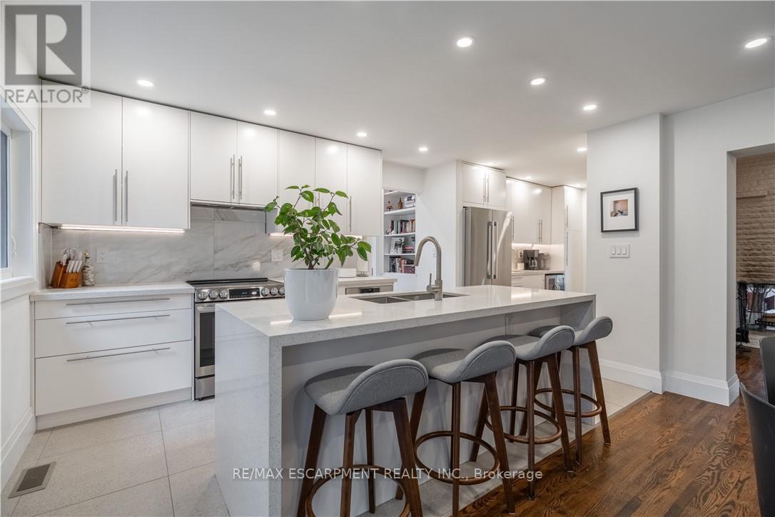 7 Glenmorris Drive, Hamilton, Ontario  L9H 1S5 - Photo 16 - X12547426