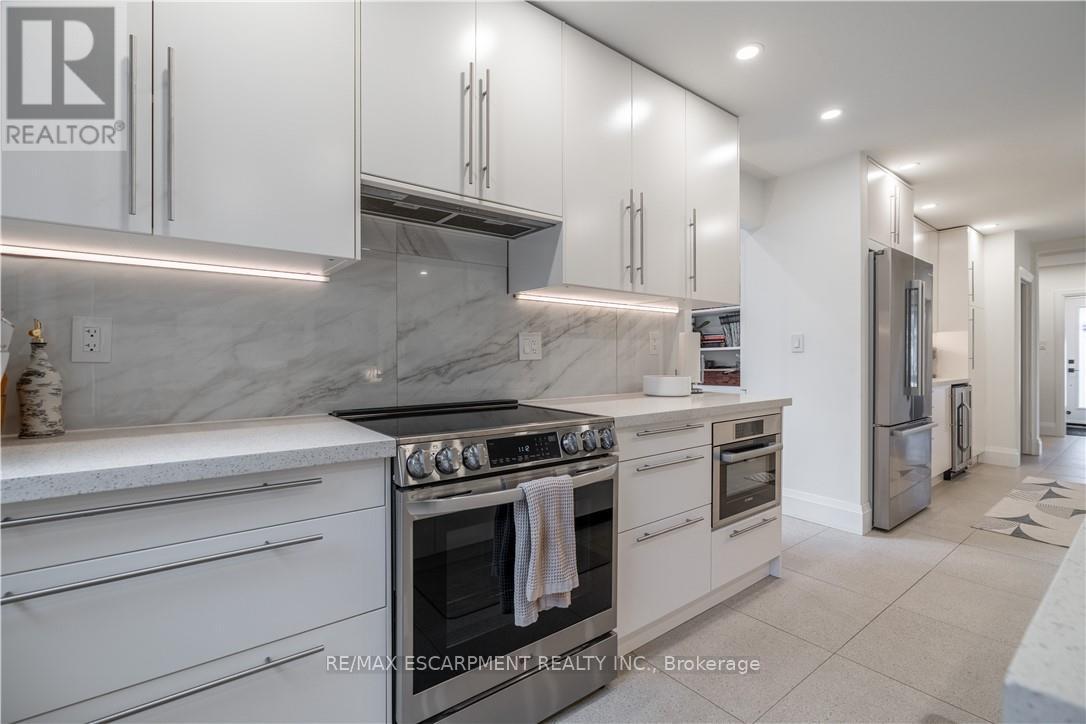 7 Glenmorris Drive, Hamilton, Ontario  L9H 1S5 - Photo 17 - X12547426