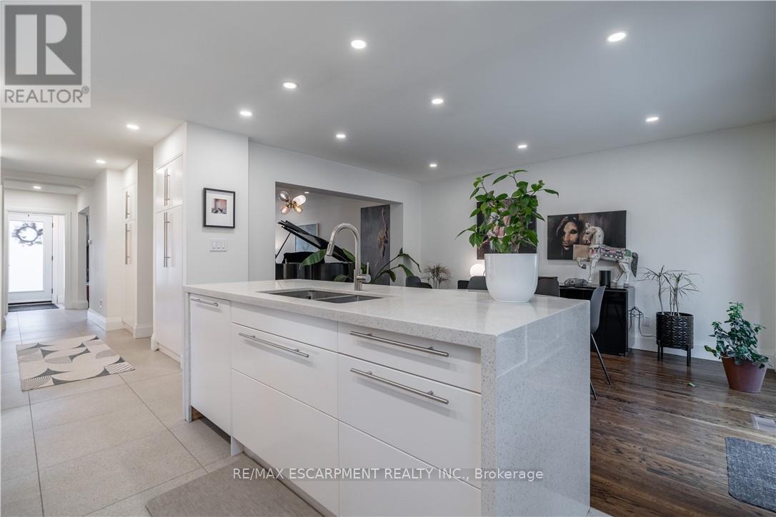 7 Glenmorris Drive, Hamilton, Ontario  L9H 1S5 - Photo 18 - X12547426