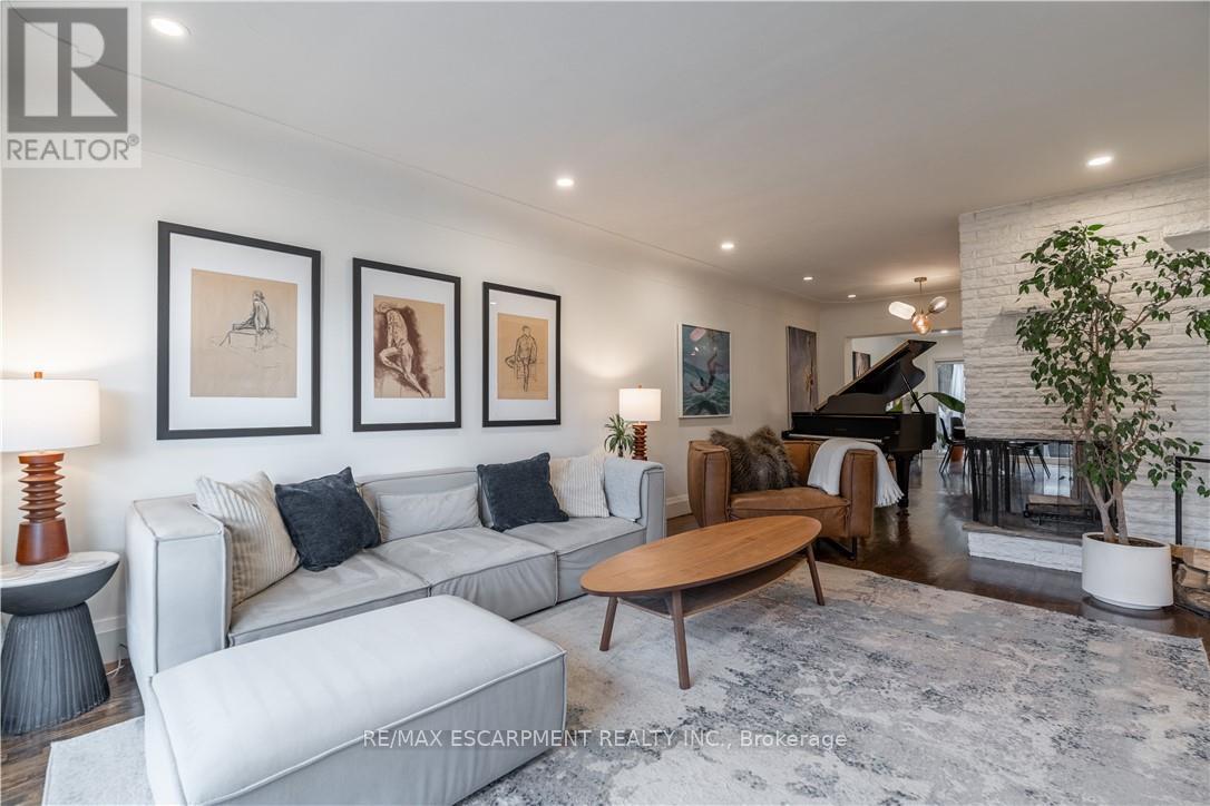 7 Glenmorris Drive, Hamilton, Ontario  L9H 1S5 - Photo 5 - X12547426