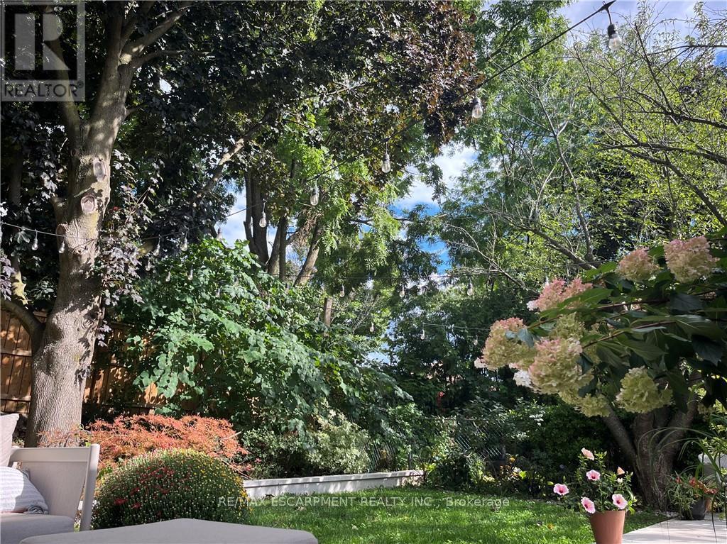 7 Glenmorris Drive, Hamilton, Ontario  L9H 1S5 - Photo 50 - X12547426