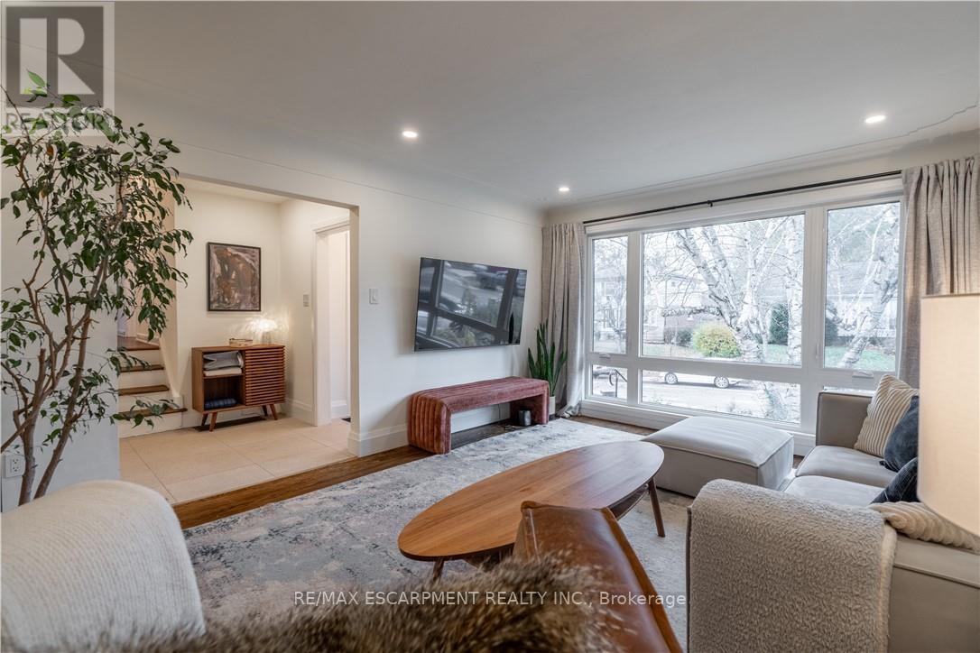 7 Glenmorris Drive, Hamilton, Ontario  L9H 1S5 - Photo 6 - X12547426