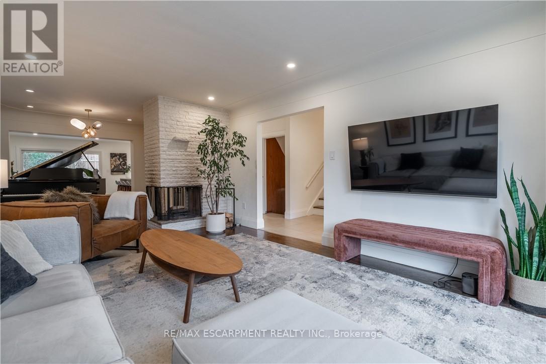 7 Glenmorris Drive, Hamilton, Ontario  L9H 1S5 - Photo 8 - X12547426