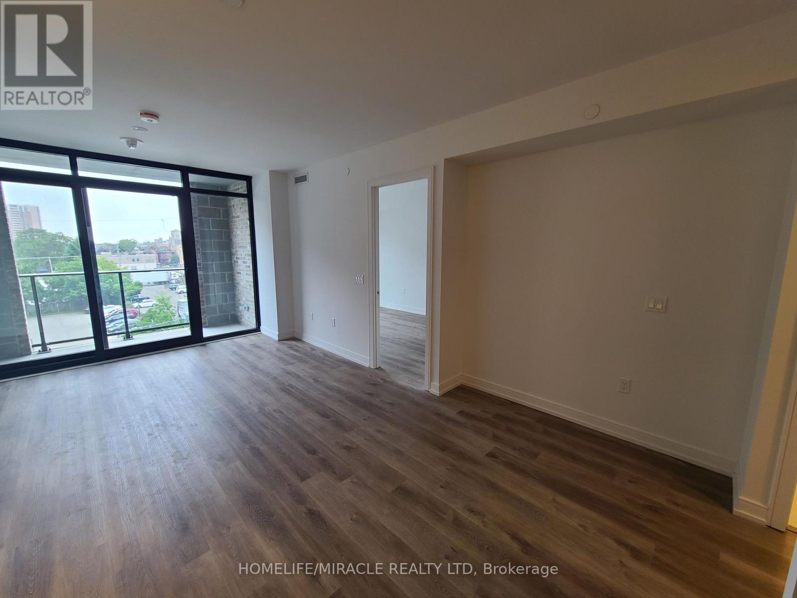 427 - 1 Jarvis Street, Hamilton, Ontario  L8R 3J2 - Photo 4 - X12547468